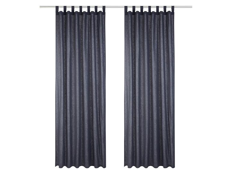 Dwie ciemnoszare zasłony zaciemniające w minimalistycznym stylu.