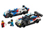 Dwa samochody wyścigowe LEGO BMW Motorsport z dwoma kierowcami.
