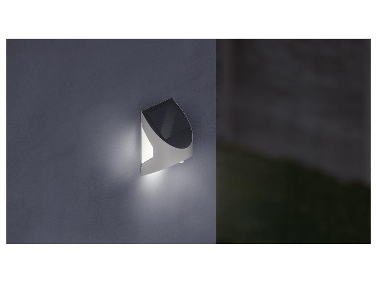 Solarna lampa ścienna LIVARNO home z czujnikiem ruchu na ścianie