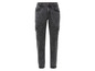 Czarne spodnie cargo w stylu vintage.