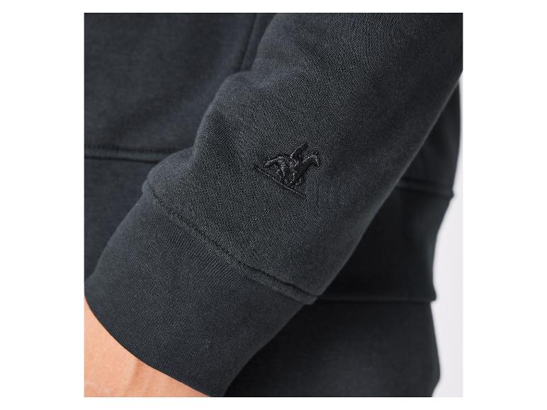 Czarny sweter z małym logo Lacoste.