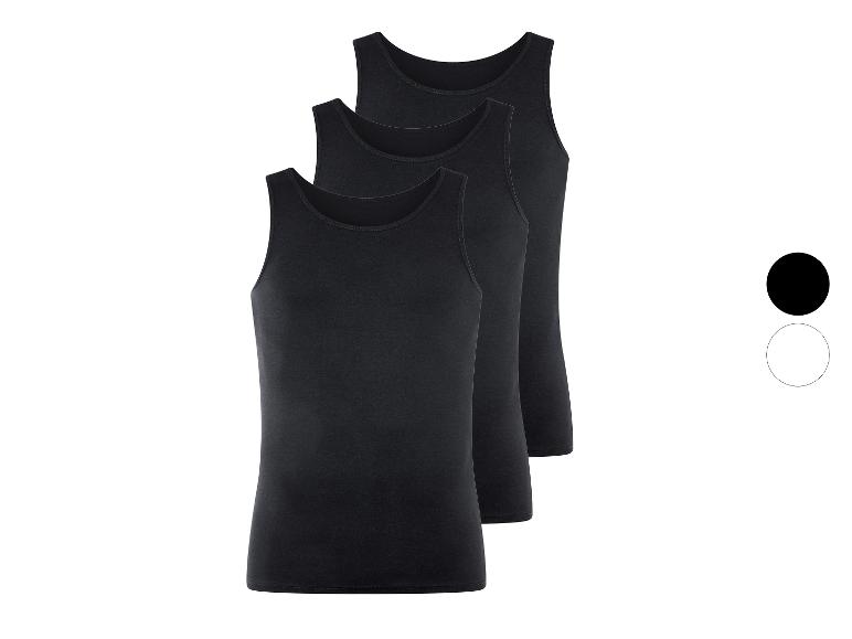 Trzy czarne tank topy dla mężczyzn.