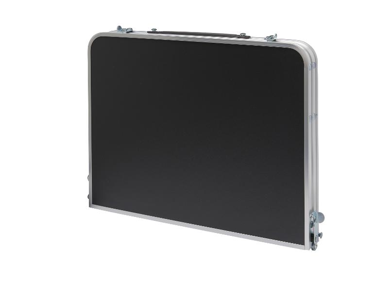 Składany stół kempingowy z czarnym blatem i srebrną aluminiową ramą, stojący pionowo.