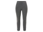 Szare legginsy.