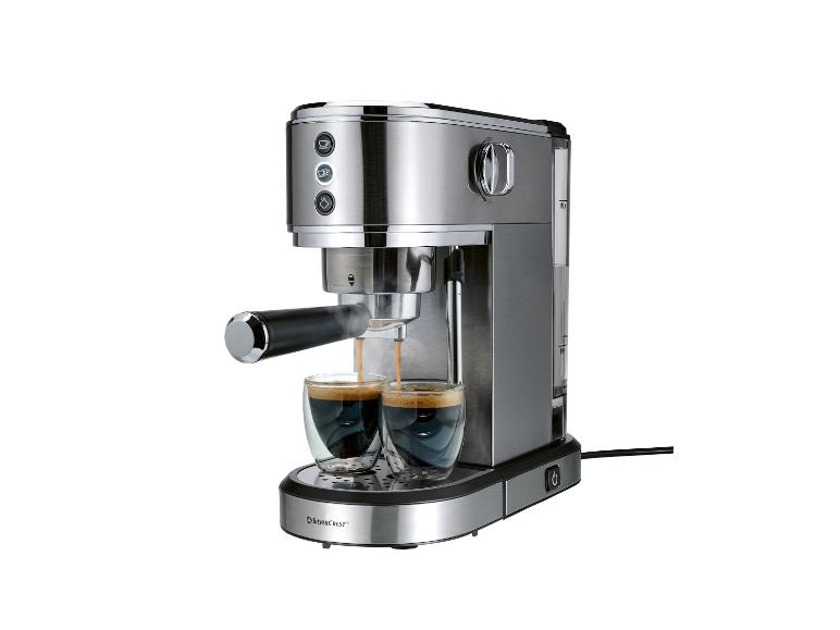 Ekspres do kawy SilverCrest przygotowujący dwie filiżanki espresso