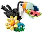 Figurka tukana LEGO Creator 3-w-1, z kawałkiem arbuza i kwiatem.