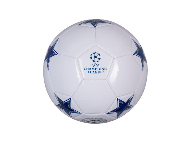 Biała piłka nożna UEFA Champions League z niebieskimi gwiazdami.