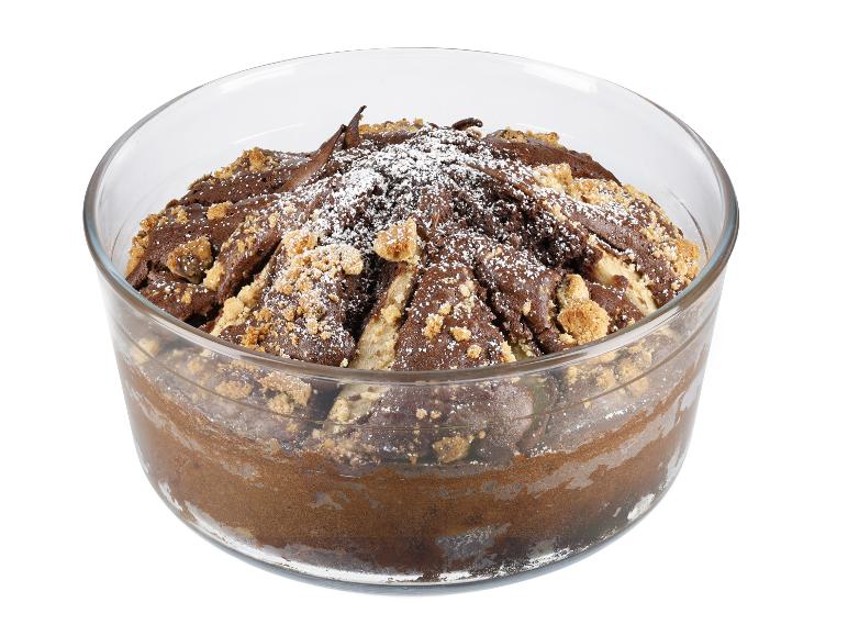 Ciasto czekoladowe z gruszkami, crumble, cukier puder.