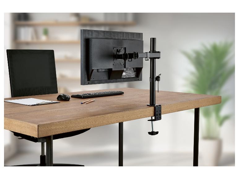 Monitor na biurkowym uchwycie z klawiaturą i myszką.