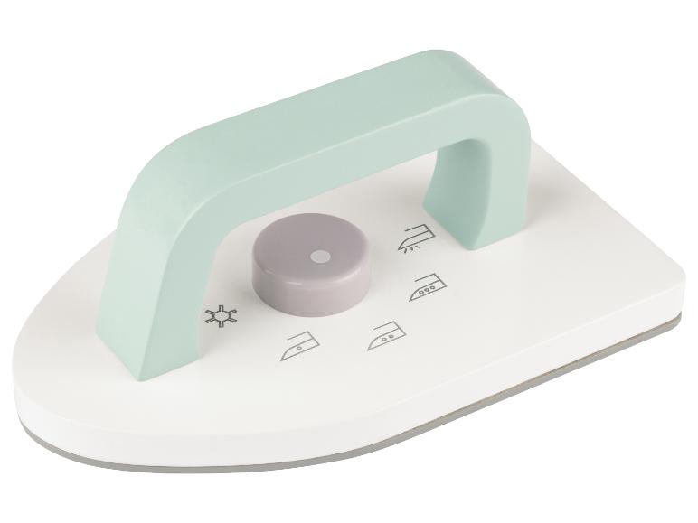 Zabawkowe żelazko w kolorze białym i miętowej zieleni z szarym pokrętłem i symbolami prasowania.