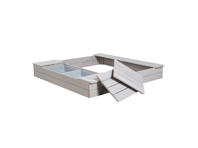 Biała drewniana piaskownica z wbudowanymi ławkami.