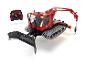 Czerwony pojazd zabawkowy PistenBully 600 z pilotem, na białym tle.