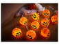 Girlanda świetlna z pomarańczowymi lampkami w kształcie dyni na Halloween.