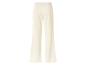 Białe, szerokie spodnie damskie.