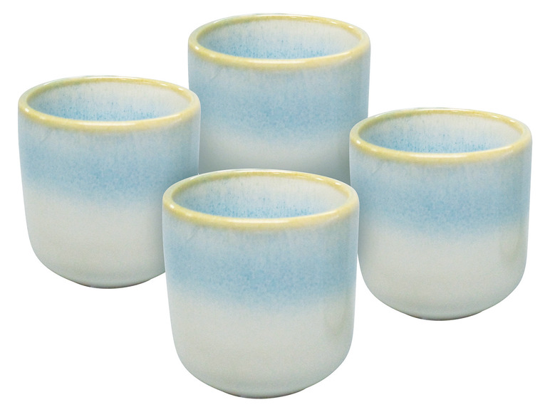 Cztery ceramiczne kubki w kolorze niebiesko-białym