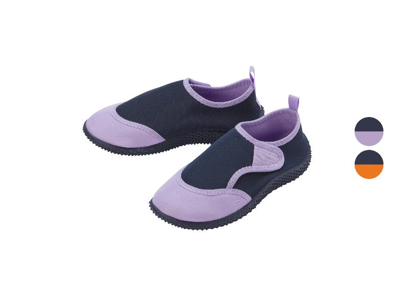 Fioletowo-czarne buty do wody ze szwami.