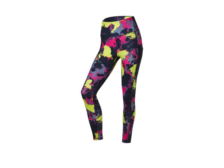 Legginsy sportowe z marmurowym wzorem w żywych kolorach.