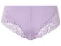 Lilawkowe majtki z koronką.