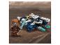 Figurka LEGO Plo Koon z mieczem świetlnym i jego statek kosmiczny na brązowym krajobrazie