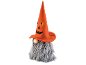 Gnom halloweenowy z pomarańczową czapką dyniową i świecącym nosem.