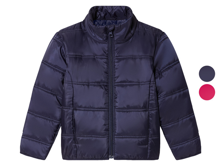 Ciemnoniebieska pikowana kurtka zapinana na zamek błyskawiczny.