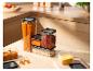Przezroczyste pojemniki do przechowywania z czarnymi pokrywkami, wypełnione makaronem, soczewicą, goji i nasionami.