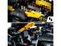 Zbliżenie na Lego Technic Bugatti Chiron z widocznym silnikiem i elektronicznym panelem.