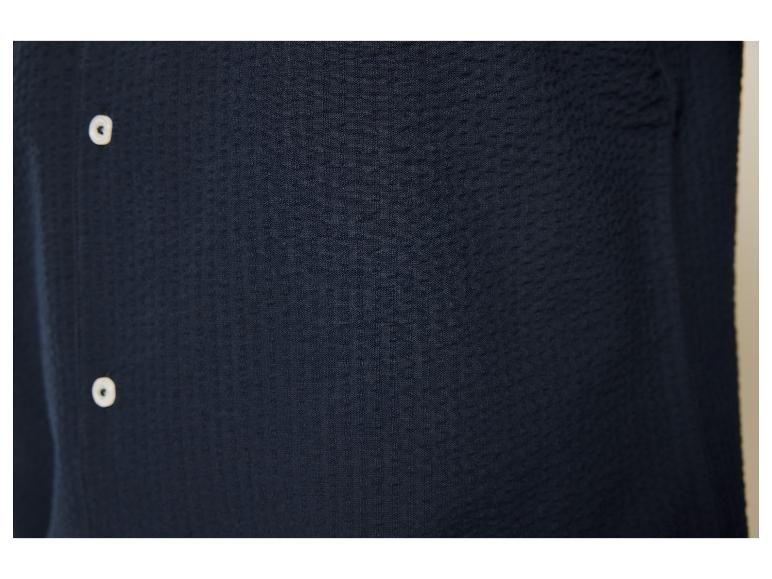 Męska koszula w kolorze granatowym, w strukturze waflowej.