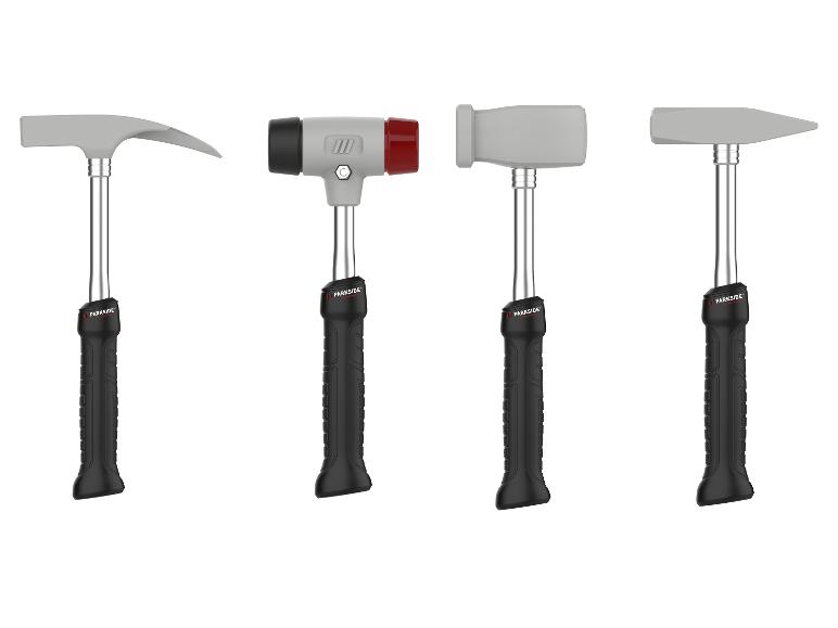 Cztery różne młotki z szarymi główkami i czarnymi uchwytami.