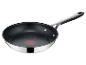 Patelnia Jamie Oliver Tefal ze stali nierdzewnej z nieprzywierającą powłoką i czarną rączką.