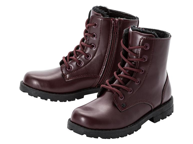 Dwie pary brązowych butów z sznurowaniem i zamkiem błyskawicznym.