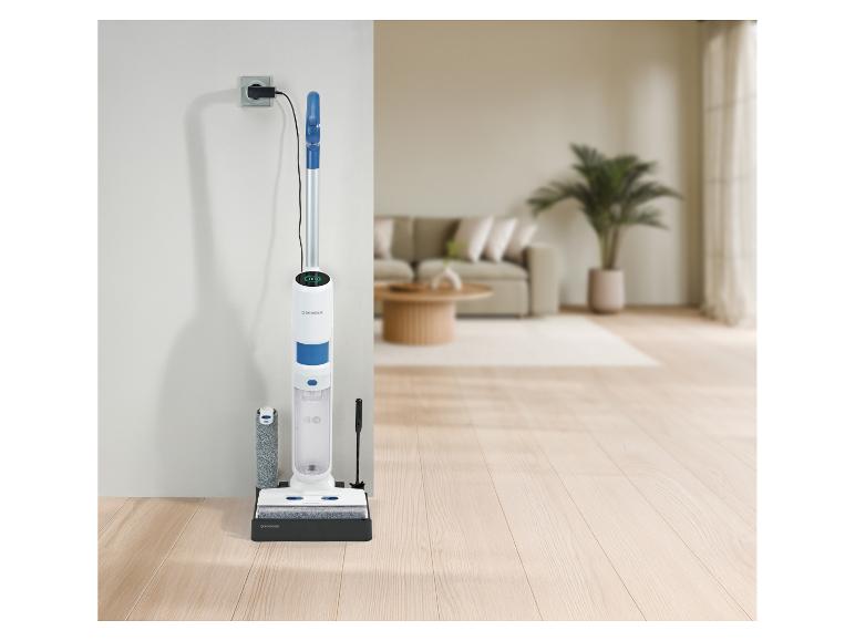 Biało-niebieski odkurzacz pionowy SilverCrest ładowany z gniazdka w salonie.