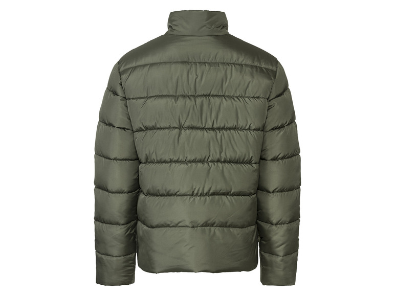 Zielona pikowana kurtka z wysokim kołnierzem.