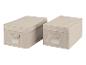 Dwa beżowe pudełka do przechowywania z pokrywką i uchwytem.