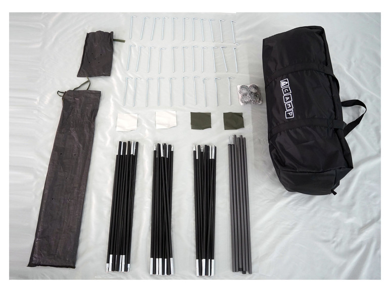 Czarny namiot ACAMP z akcesoriami, w tym pałąkami i śledziami.