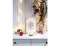 Świąteczna dekoracja z drewnianym znakiem 'Wishing You A Very Merry Christmas And A Happy New Year'.