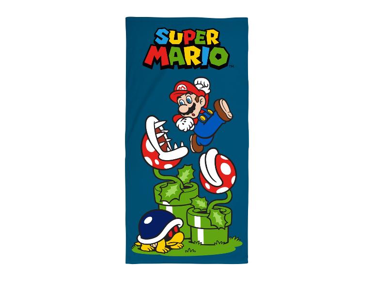 Ręcznik plażowy Super Mario z Mario skaczącym nad roślinami Piranha i Koopa Troopa.