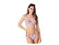 Modelka w liliowym bikini w kwiatki i okularach przeciwsłonecznych.