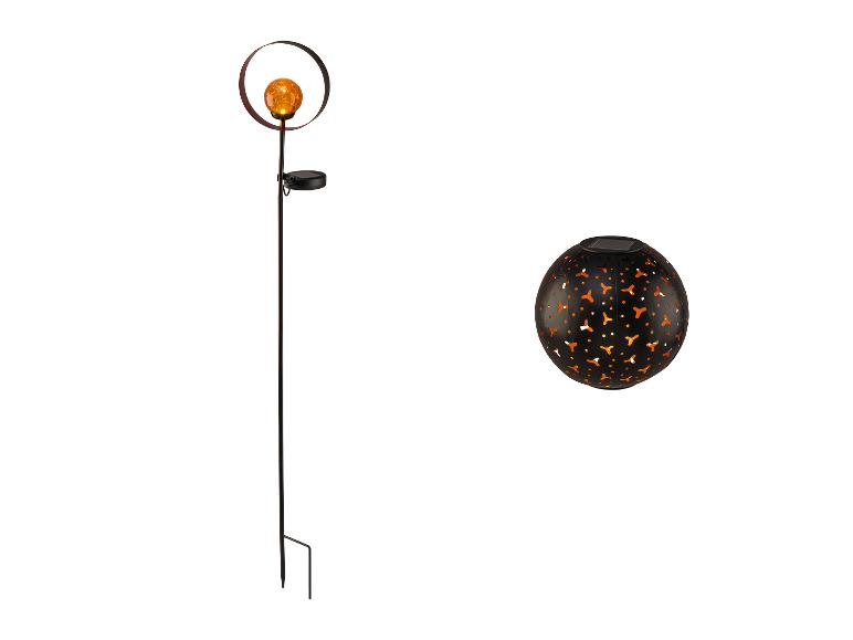 Ozdobna lampa solarna na szpikulcu z kulą z potłuczonego szkła i lampa solarna kulista z wycięciami