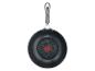 Patelnia wok Jamie Tefal z czarnym wnętrzem i metalową rączką.