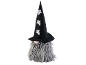 Gnom halloweenowy w czarnym kapeluszu z duchami i siwą brodą.