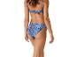 Niebieski bikini z wzorem paisley: top i dół wiązane.