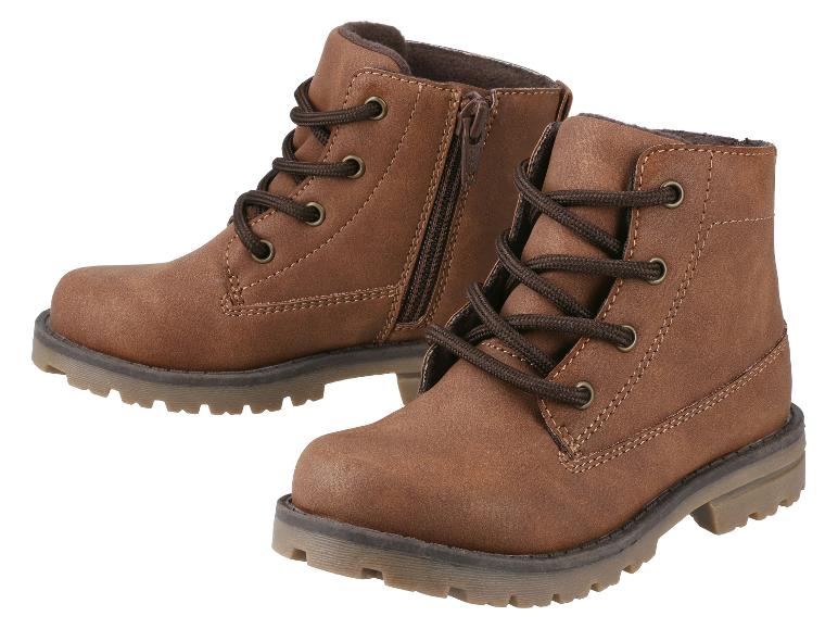 Para brązowych butów dziecięcych ze sznurowadłami i zamkami