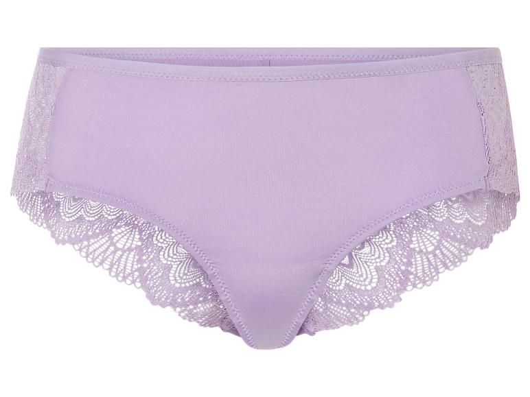 Fioletowe majtki z koronką.