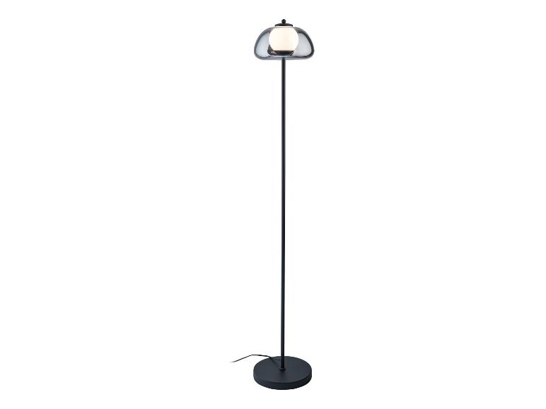 Czarna lampa podłogowa z szarym kloszem.