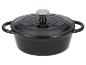 Czarny żeliwny garnek SilverCrest z pokrywką.
