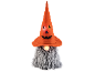Gnom halloweenowy z pomarańczową czapką dyniową i świecącą brodą.