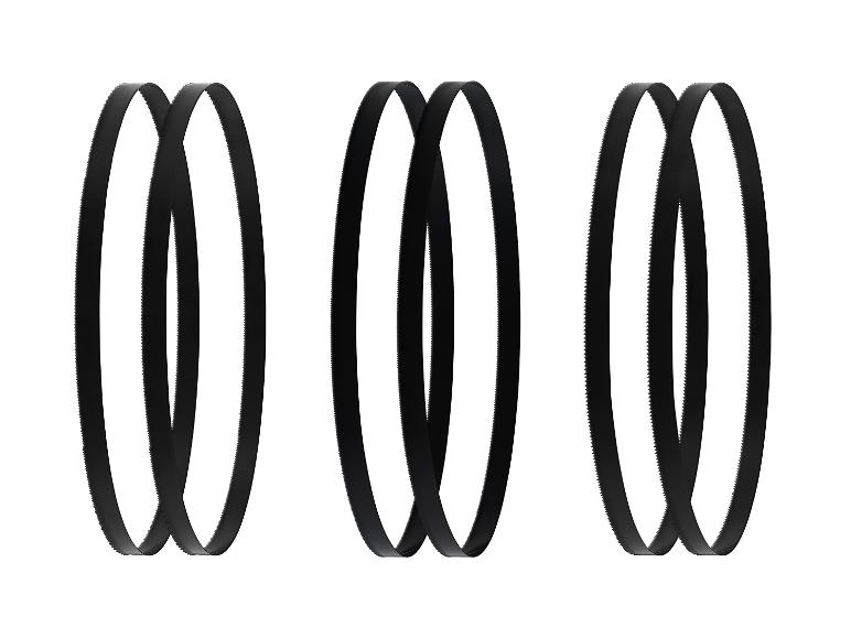 Trzy czarne ostrza do piły taśmowej do obróbki drewna.