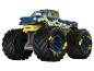 Niebiesko-żółty monster truck z błyskawicami na oponach i karoserii.