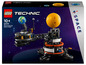 Model LEGO Technic przedstawiający Ziemię i Księżyc w ruchu orbitalnym wokół Słońca.